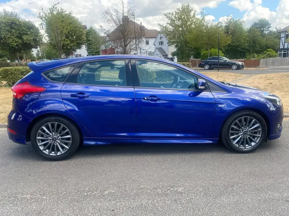 Used Ford Focus ST-Line 125 HP (91 kW) 2017 Blue Hatchback
