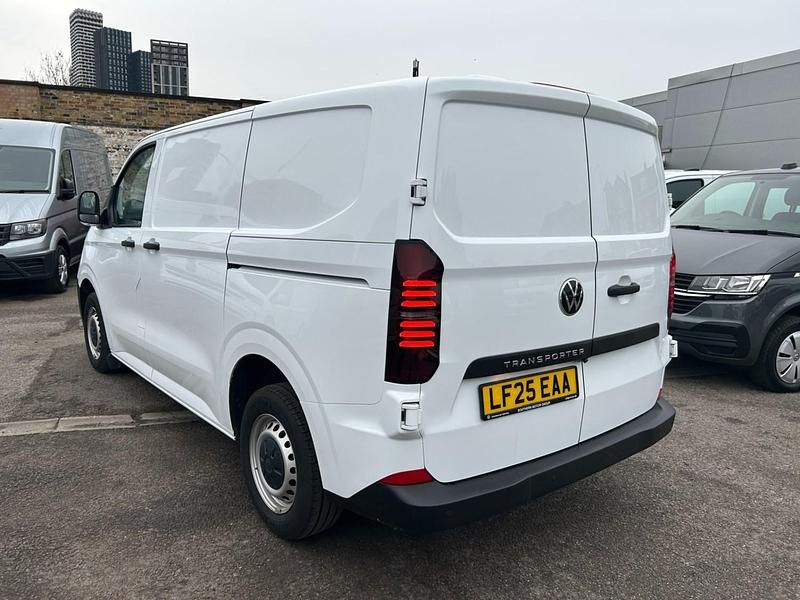 Second-hand VW Transporter 110 CP (80 kW) 2025 Alb Van