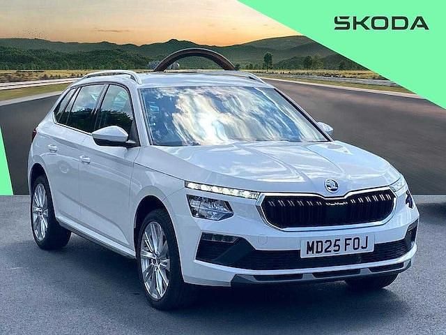 Candy white New 2025 Skoda Kamiq SE L SUV | £22,708 - Image 1/3