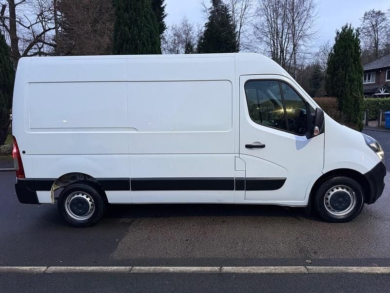 Used Vauxhall Movano 135 HP (99 kW) 2021 White MPV