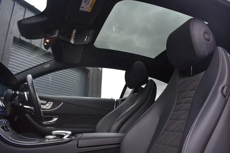 Begagnad Mercedes E220 AMG line 2017 Röd Sportkupé