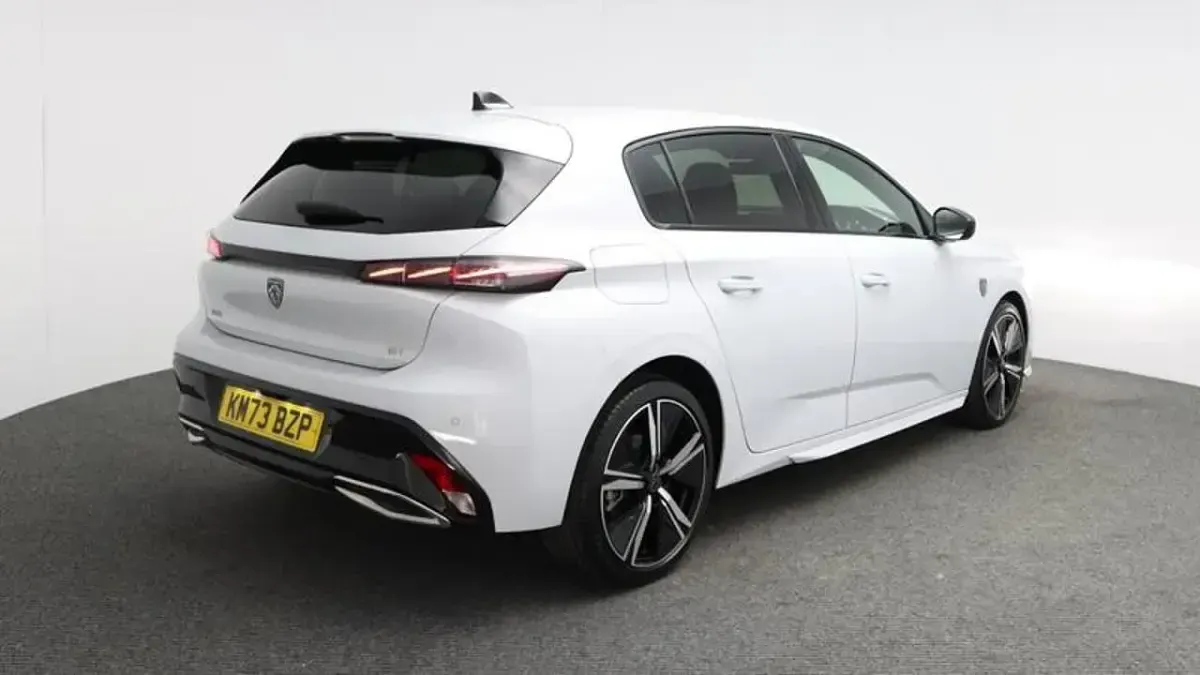 Used Peugeot 308 GTi 129 HP (94 kW) 2023 White Hatchback