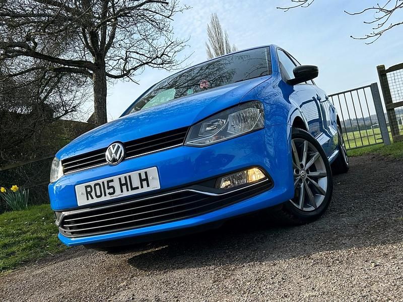 Used VW Polo Design 60 HP (44 kW) 2015 Blue Hatchback