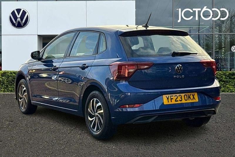 Used VW Polo Life 80 HP (58 kW) 2023 Blue Hatchback