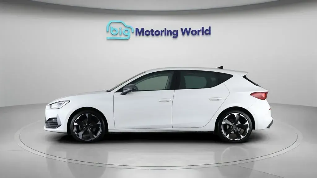 Used Cupra Leon 150 HP (110 kW) 2024 White Hatchback