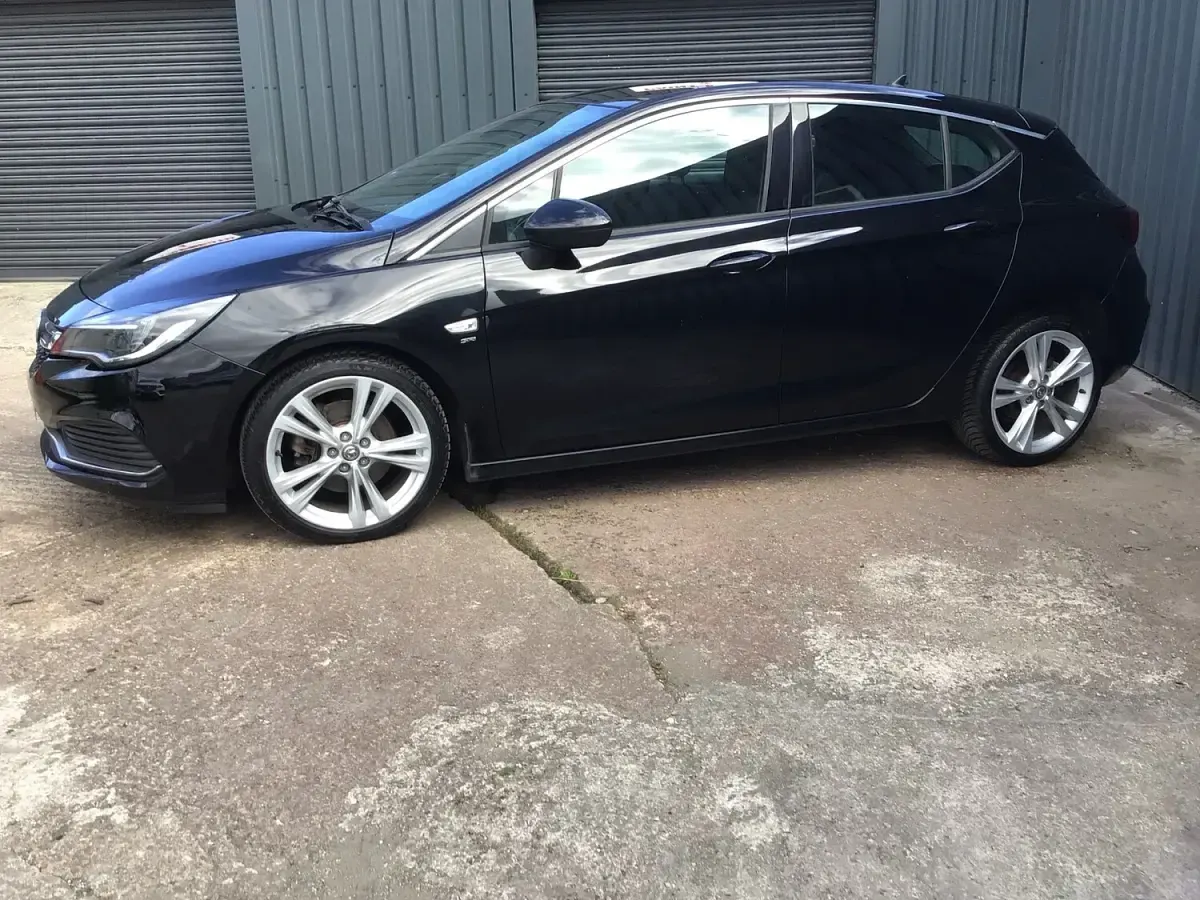 Used Vauxhall Astra SRi 200 HP (147 kW) 2018 Black Hatchback