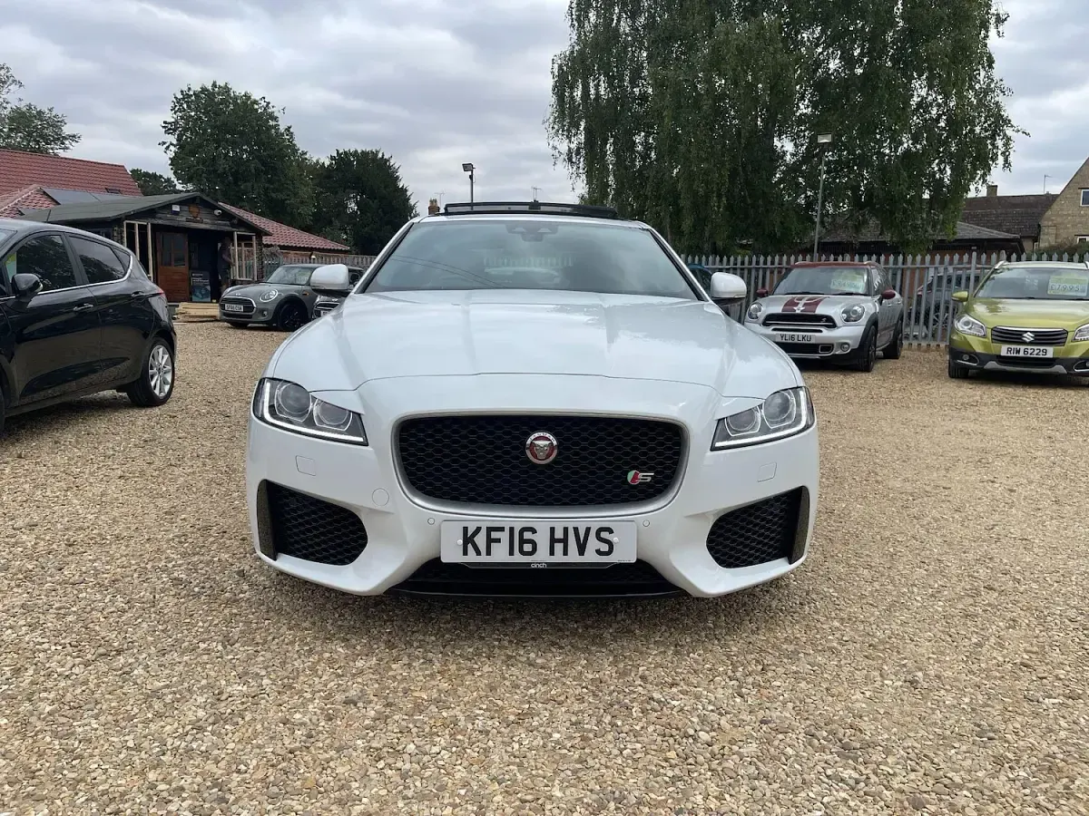 Used Jaguar XF S 300 HP (220 kW) 2016 White Sedan