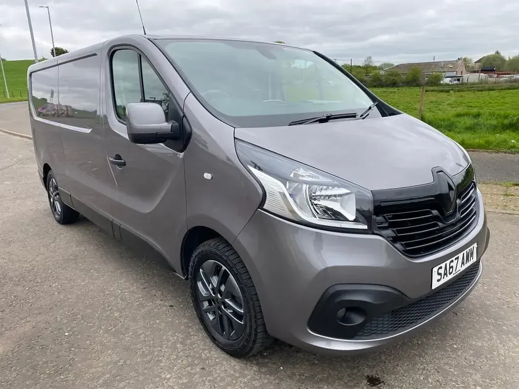 Used Renault Trafic 120 HP (88 kW) 2017 Grey MPV