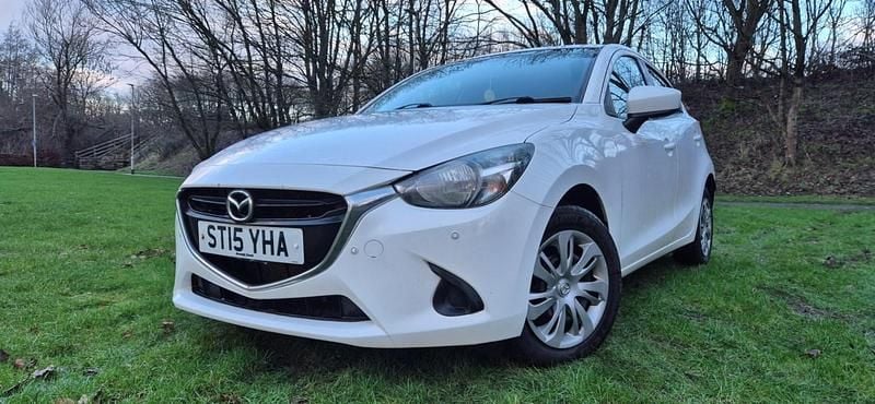 Used Mazda 2 2015 White Hatchback