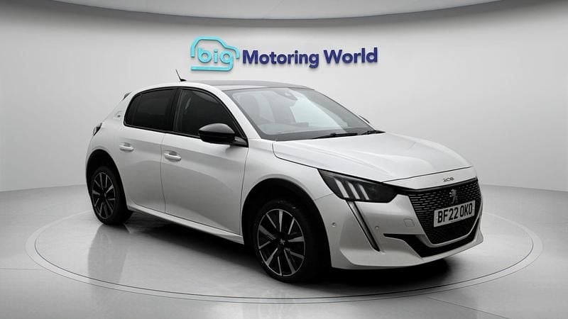 Used Peugeot 208 GT 102 HP (75 kW) 2022 White Hatchback