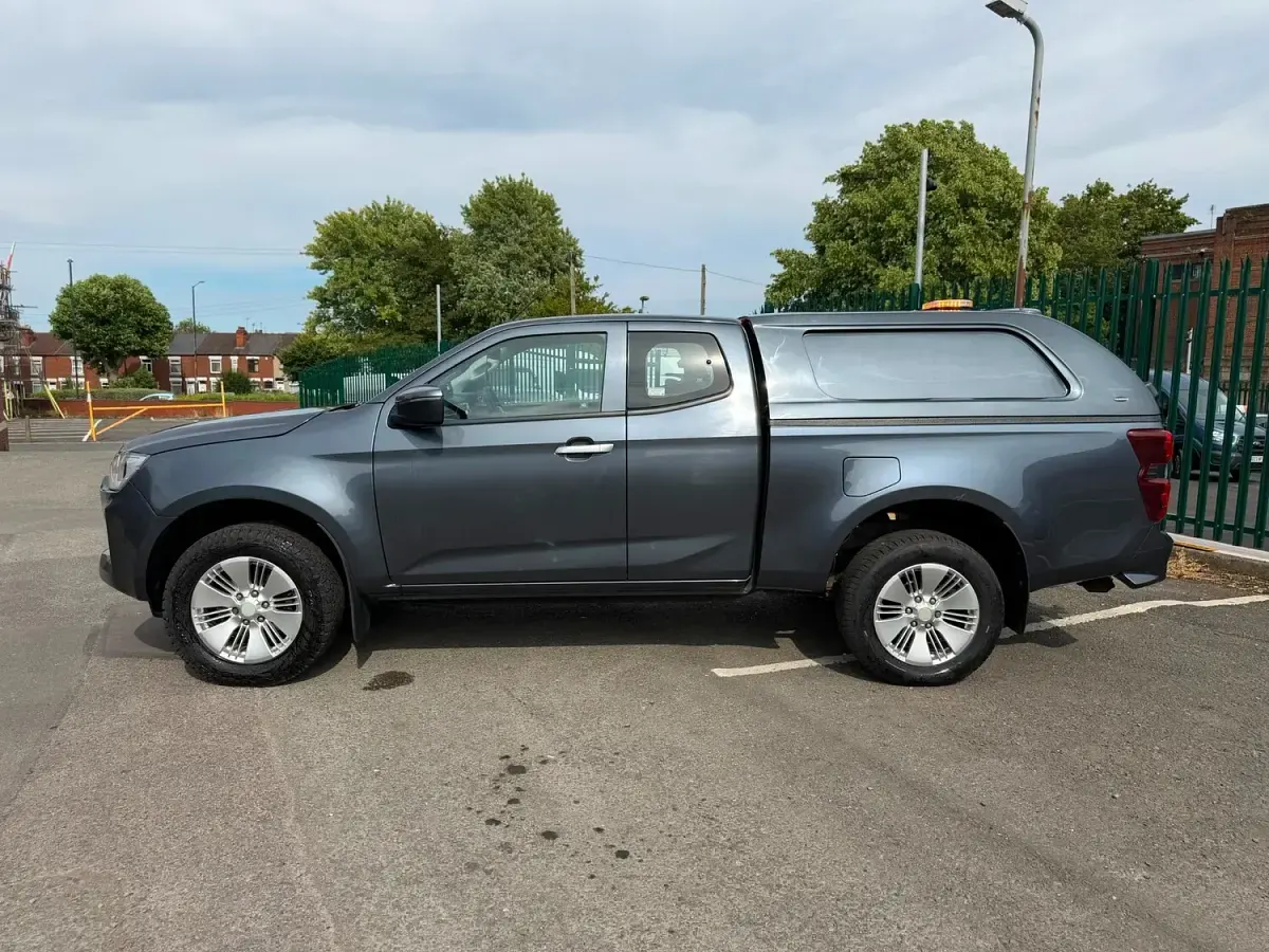Used Isuzu D-Max 163 HP (119 kW) 2022 Grey Pickup