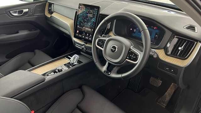 Used Volvo XC60 Plus 345 HP (253 kW) 2025 Black SUV