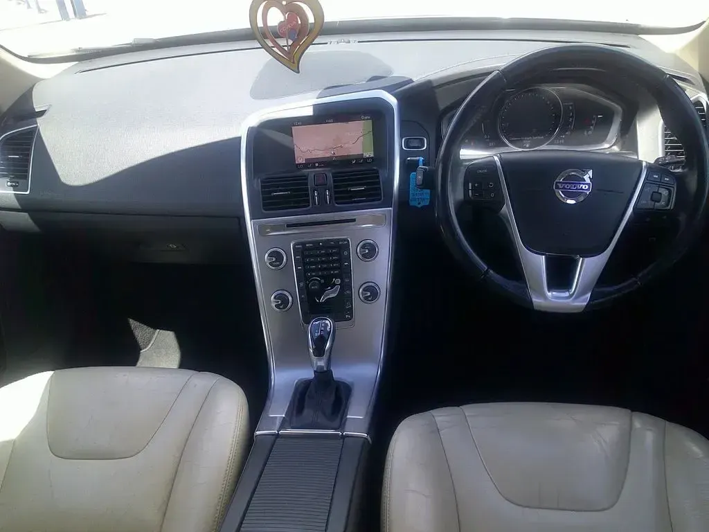Used Volvo XC60 SE Lux 190 HP (139 kW) 2017 Blue SUV