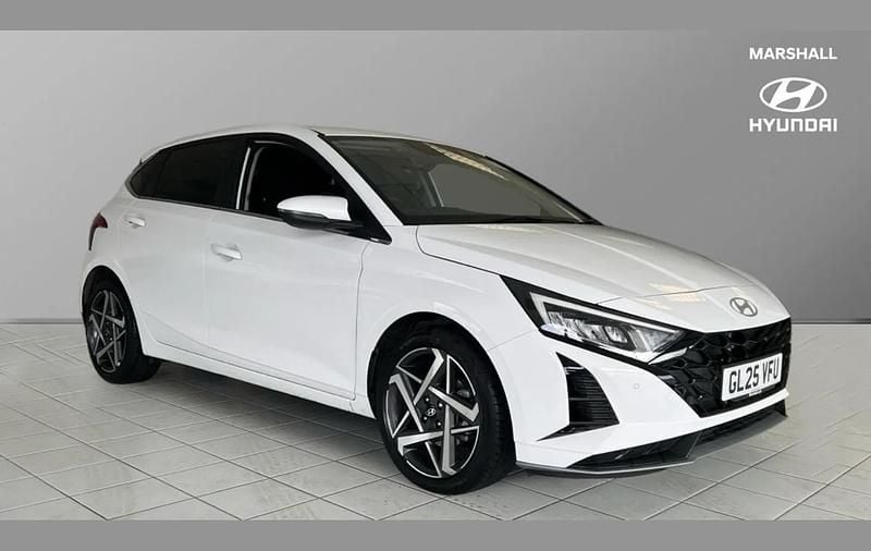 White Used 2025 Hyundai i20 Premium Hatchback | £19,428 (A bit pricey) - Image 1/4