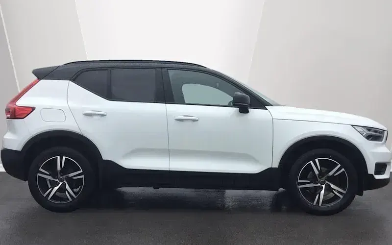 Used Volvo XC40 R-Design 163 HP (119 kW) 2021 White SUV