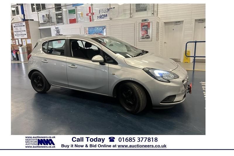 Used Vauxhall Corsa Design Edition 95 HP (69 kW) 2016 Silver Hatchback