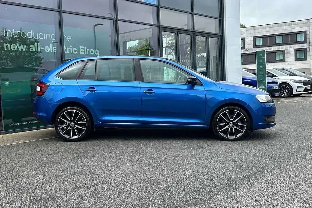 Used Skoda Rapid Sport 108 HP (79 kW) 2017 Race blue metallic Hatchback