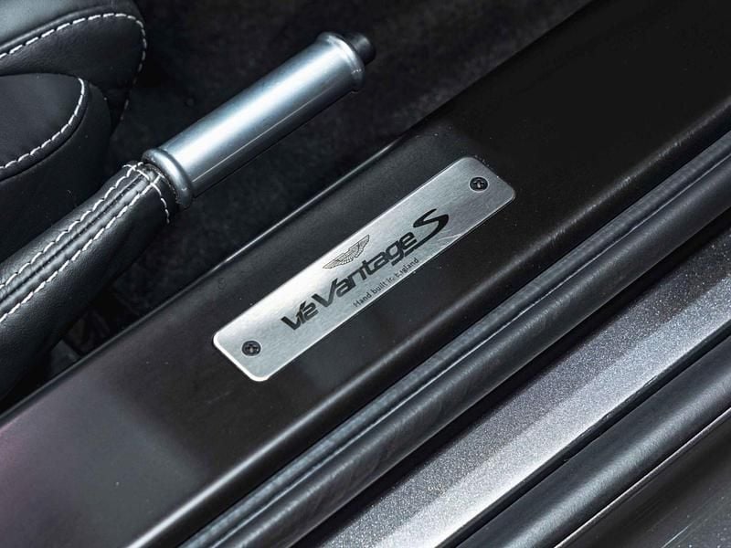 Used Aston Martin V12 Vantage 2015 Silver Coupe