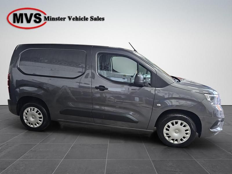 Second-hand Vauxhall Combo Sportive 100 CP (73 kW) 2022 Gri Van