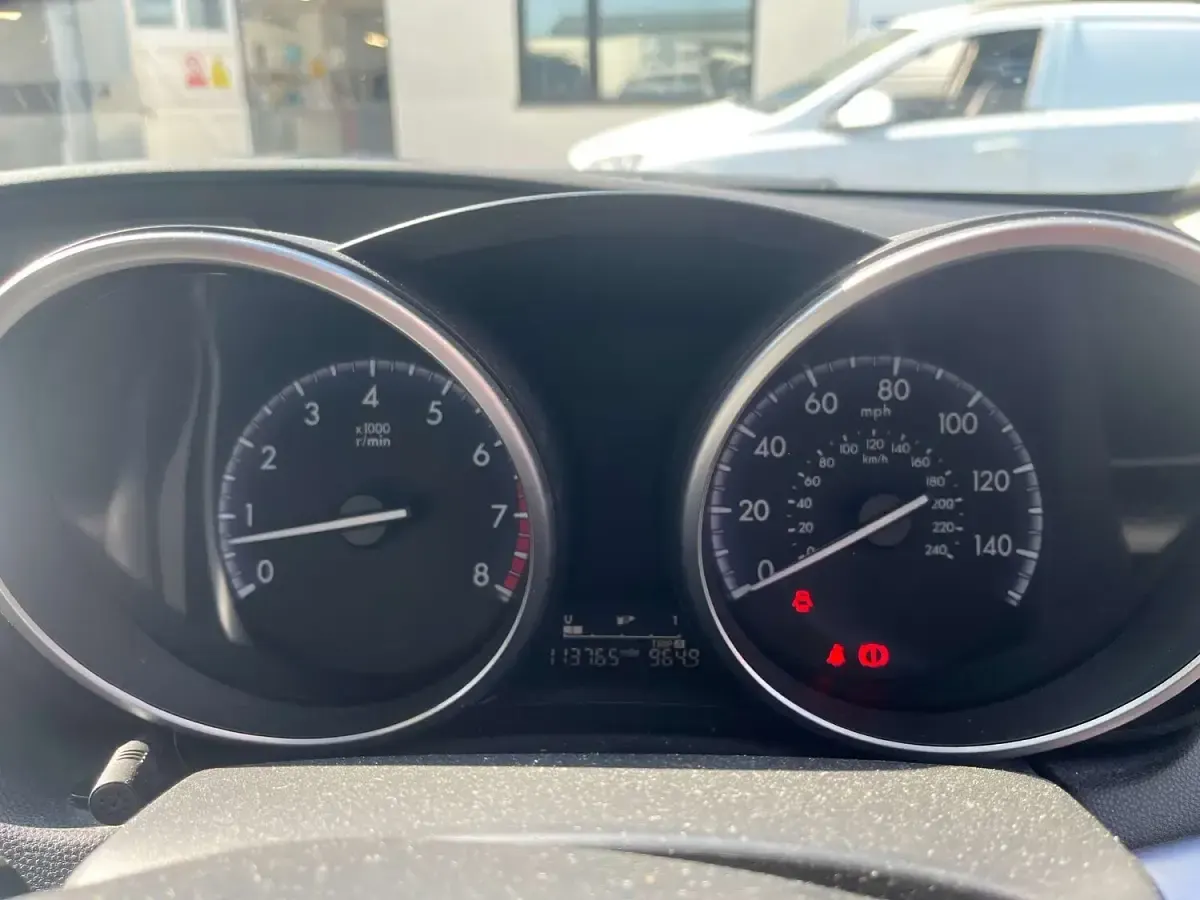 Used Mazda 3 Edition 105 HP (77 kW) 2013 White Hatchback