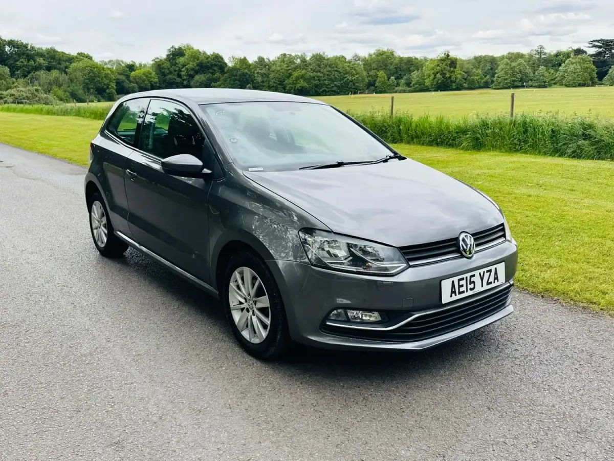 Usado VW Polo SE 60 HP (44 kW) 2015 Cinzento Citadino