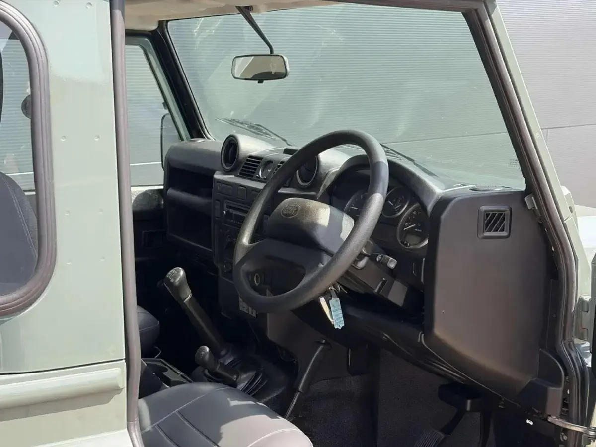 Used Land Rover Defender 2015 Green Pickup