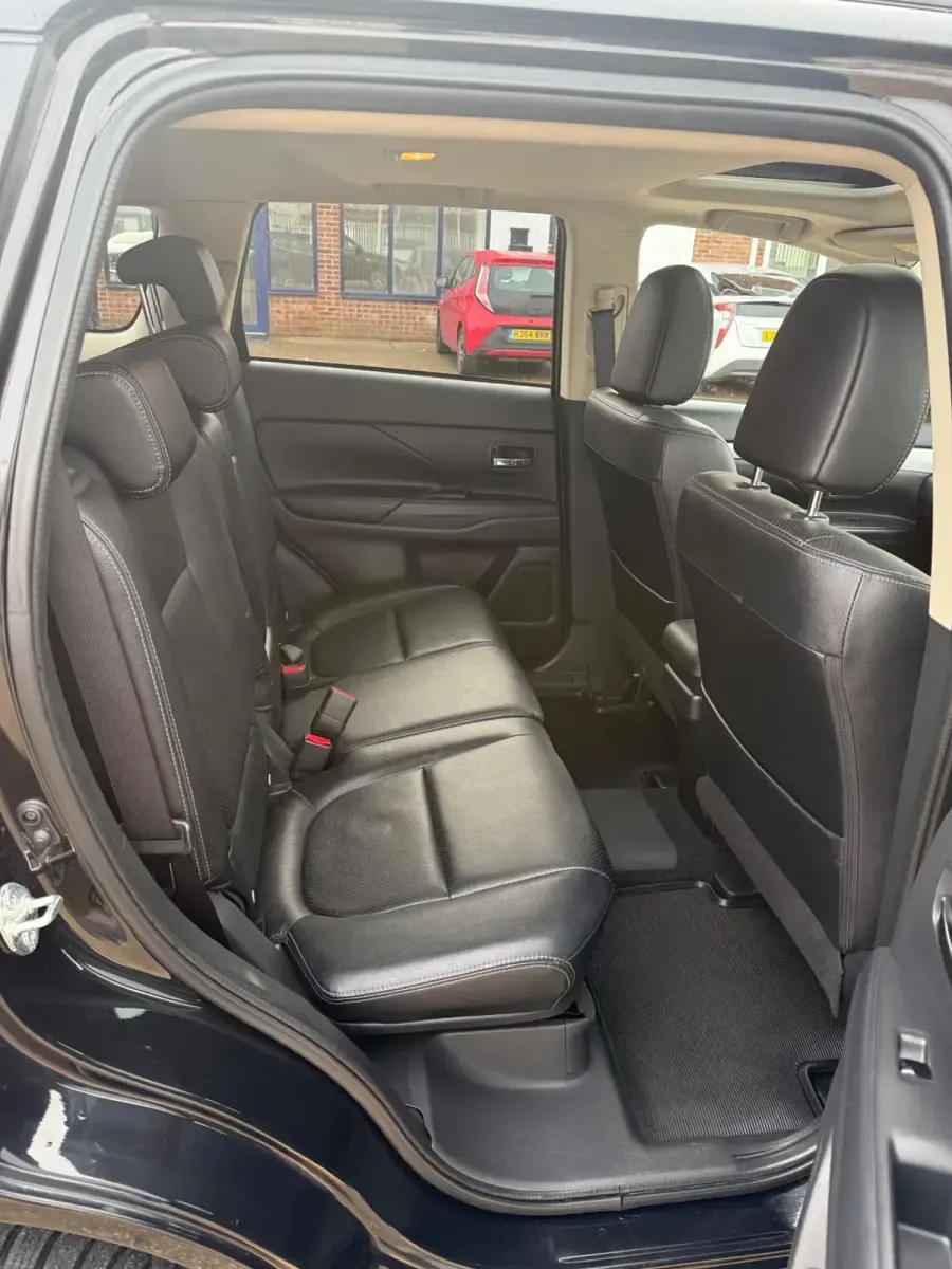 Used Mitsubishi Outlander P-HEV 2015 Black Estate