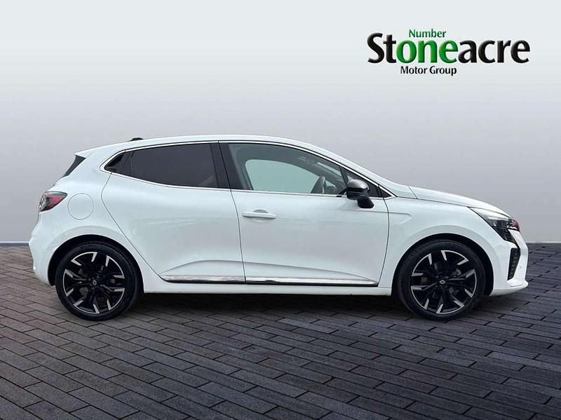 Used Renault Clio V Techno 140 HP (102 kW) 2025 White Hatchback