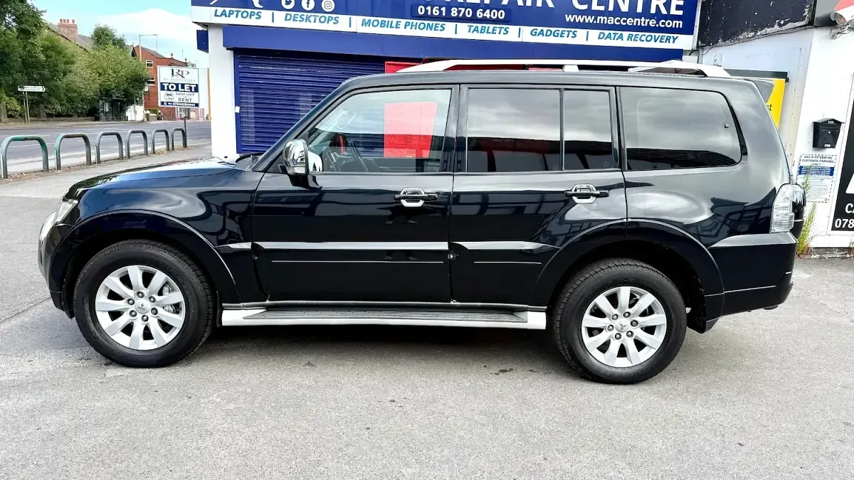 Used Mitsubishi Shogun Elegance 197 HP (144 kW) 2010 Black SUV