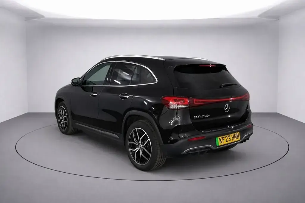 Begagnad Mercedes EQA250+ AMG line 139 kW (190 HK) 2023 Svart SUV