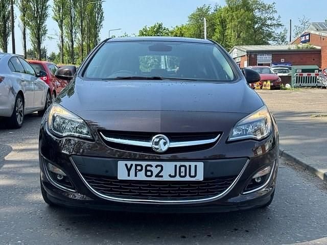 Second-hand Vauxhall Astra Elite 165 CP (121 kW) 2012 Maro Hatchback