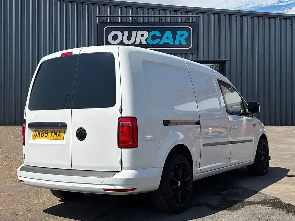 Used VW Caddy Maxi Trendline 102 HP (75 kW) 2019 White MPV