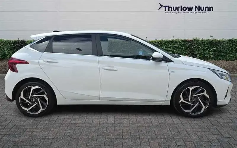 Used Hyundai i20 Premium 101 HP (74 kW) 2023 White Hatchback