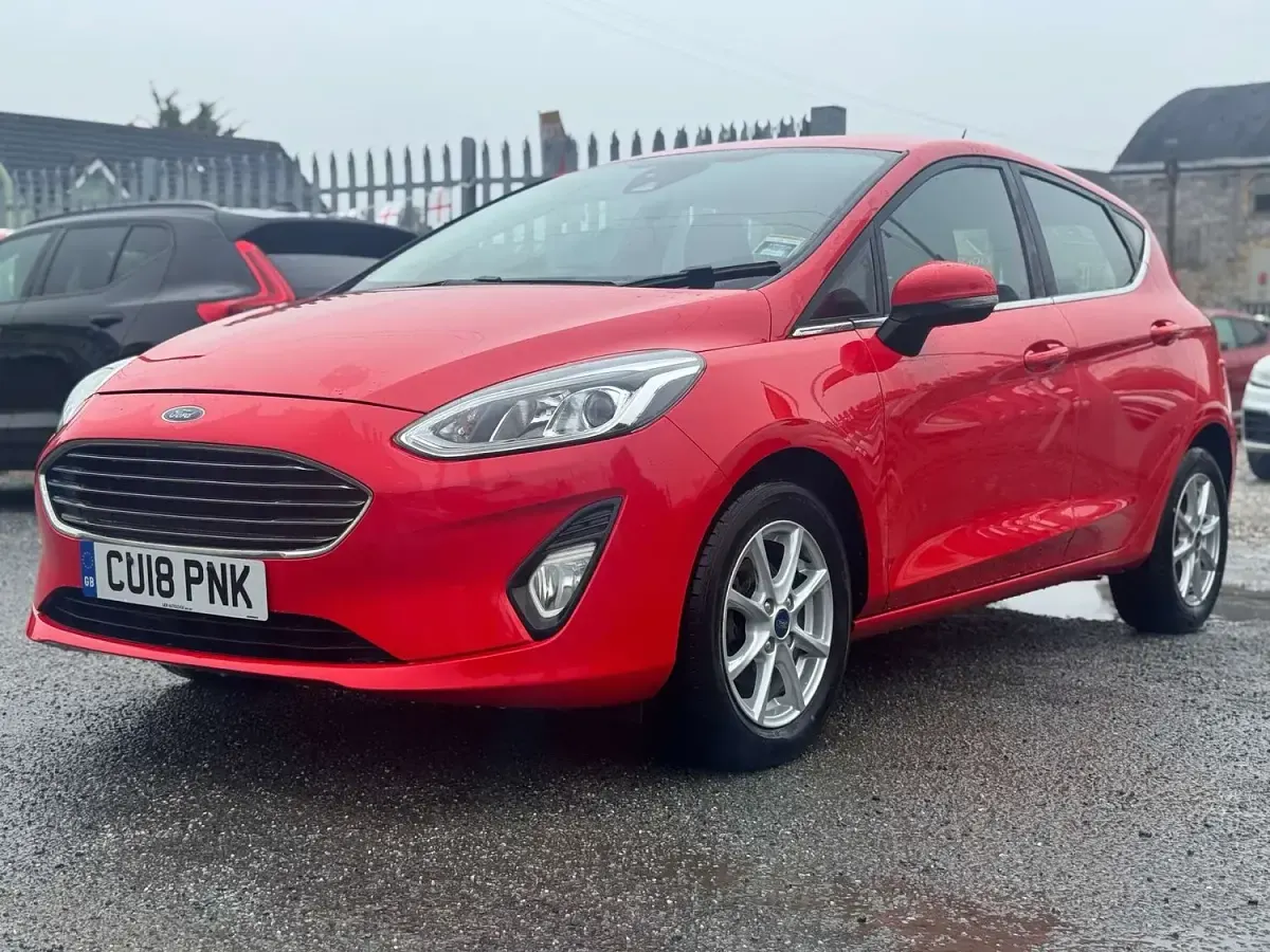 Used Ford Fiesta Zetec 85 HP (62 kW) 2018 Red Hatchback
