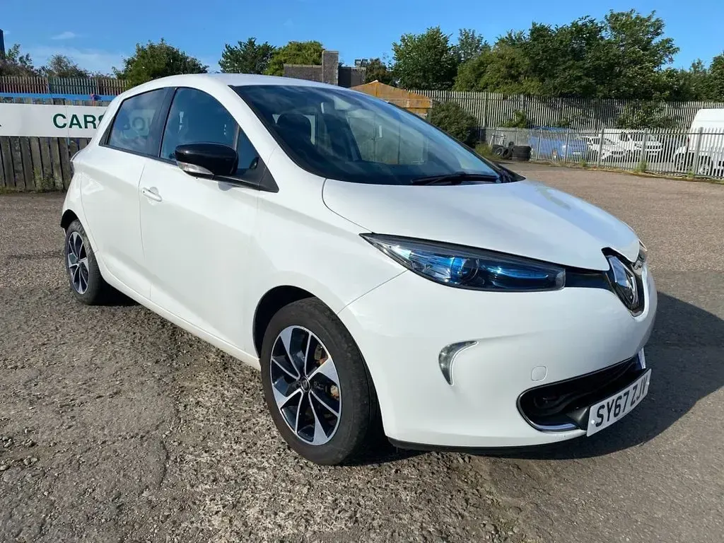 Used Renault Zoe Dynamique 67 kW (92 HP) 2017 White Hatchback