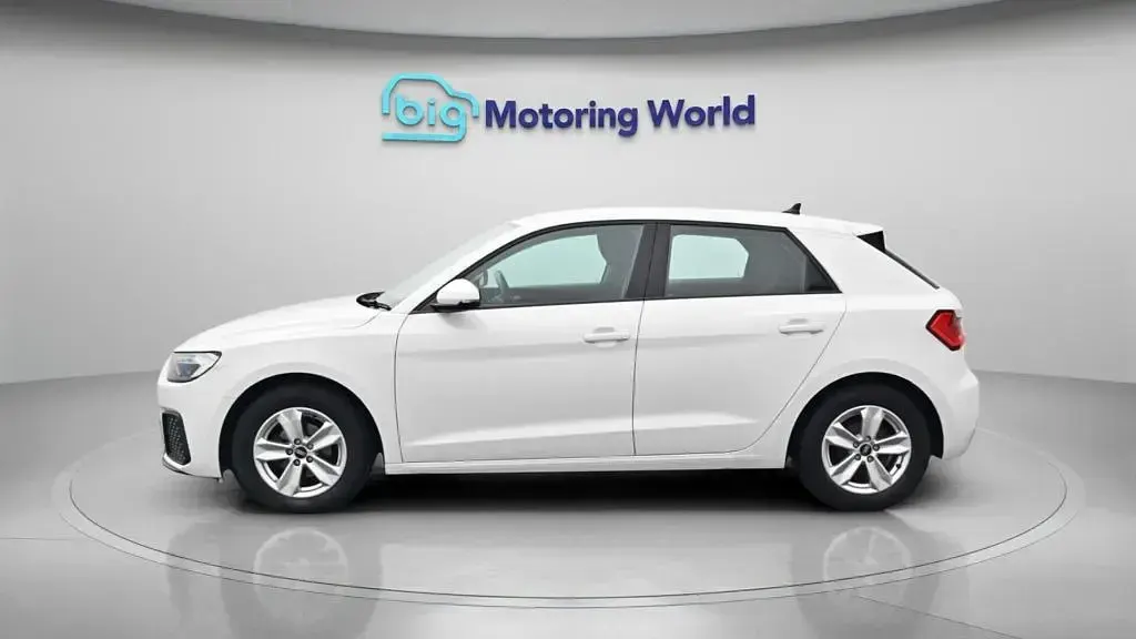 Used Audi A1 Sportback 95 HP (69 kW) 2021 White Hatchback