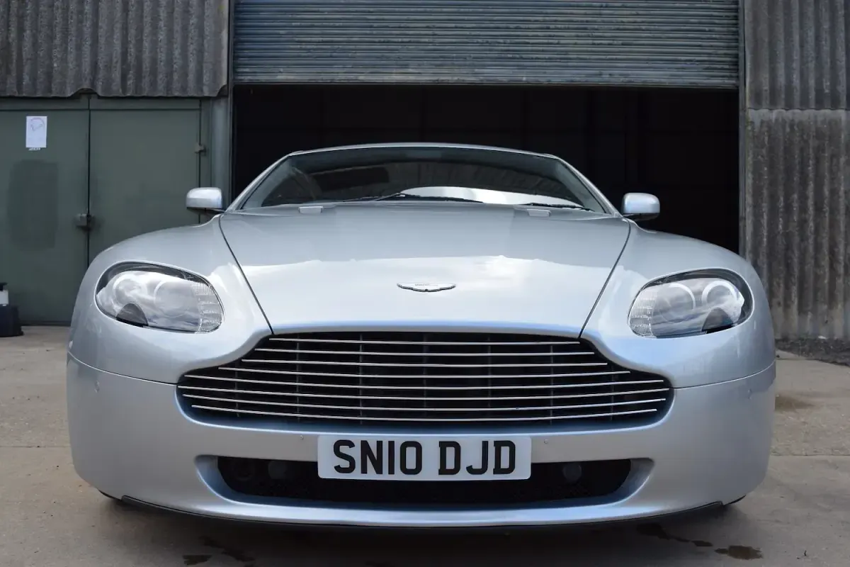 Used Aston Martin Vantage 420 HP (308 kW) 2010 Silver Coupe