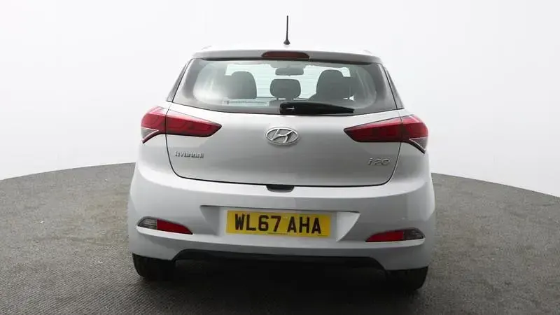 Used Hyundai i20 84 HP (61 kW) 2017 Silver Hatchback