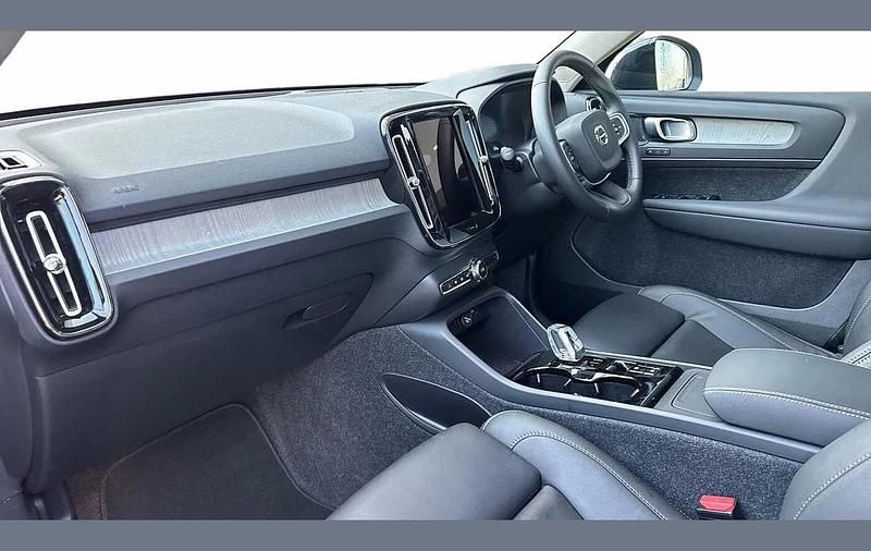 Used Volvo XC40 Ultra 161 HP (118 kW) 2025 Grey SUV