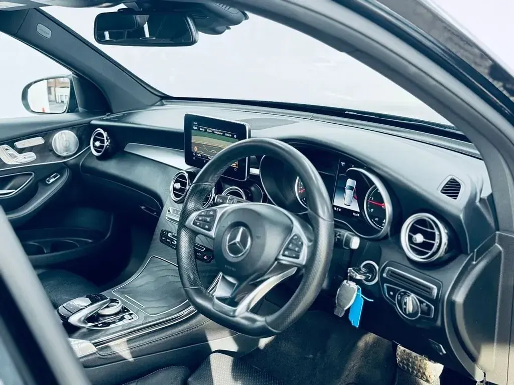 Second-hand Mercedes GLC220 AMG line 170 CP (125 kW) 2017 Negru Break