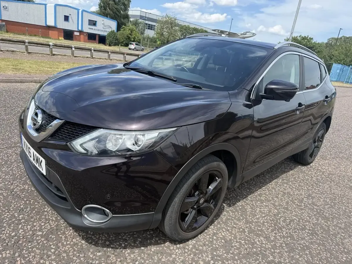 Used Nissan Qashqai N-Connecta 110 HP (80 kW) 2016 Black SUV