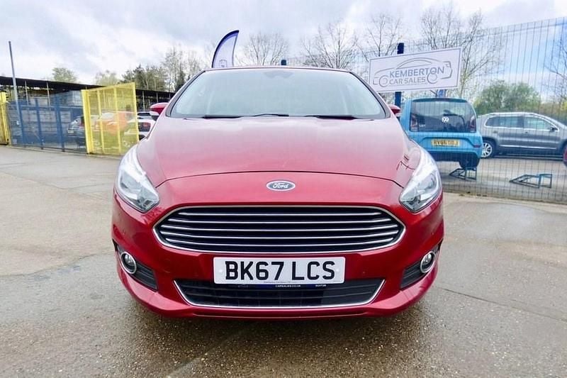Used Ford S-MAX Titanium 150 HP (110 kW) 2017 Red MPV