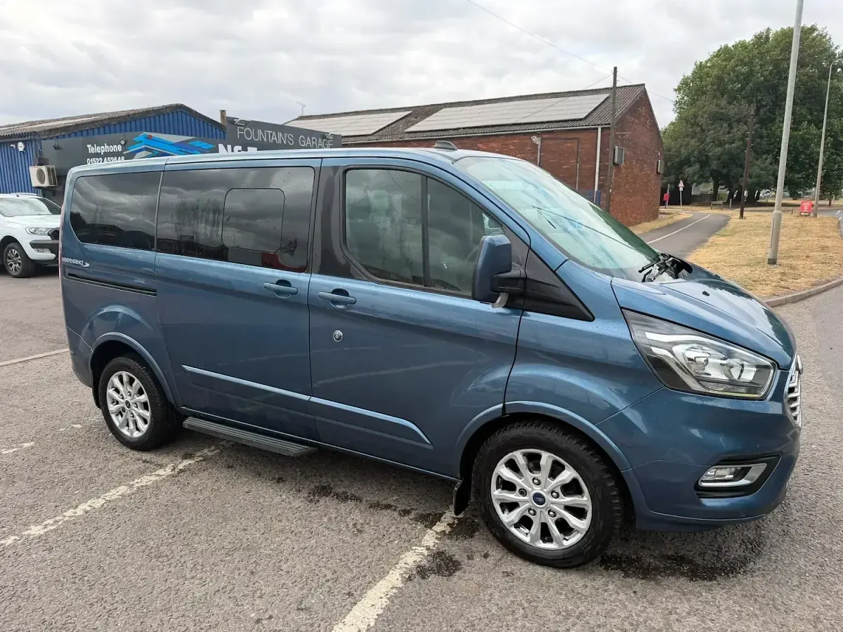 Used Ford Tourneo Custom Titanium 130 HP (95 kW) 2020 Blue Van