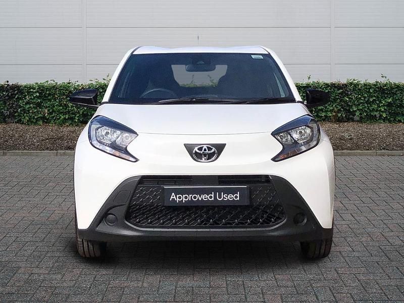 New Toyota Aygo X PURE 72 HP (52 kW) 2025 White SUV