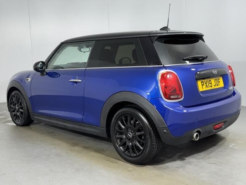 Used Mini Cooper Classic 134 HP (98 kW) 2019 Blue Hatchback
