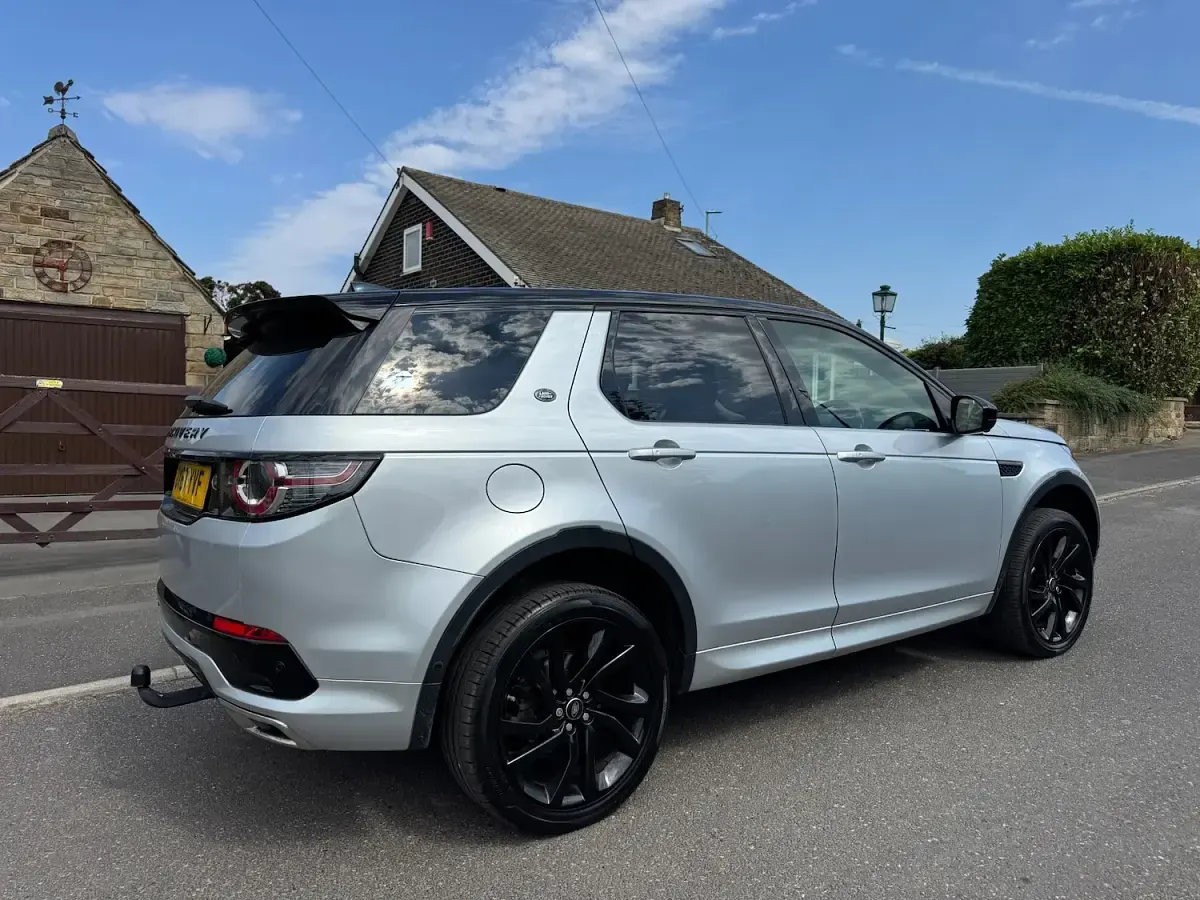 Used Land Rover Discovery Sport HSE Dynamic 180 HP (132 kW) 2017 Silver SUV
