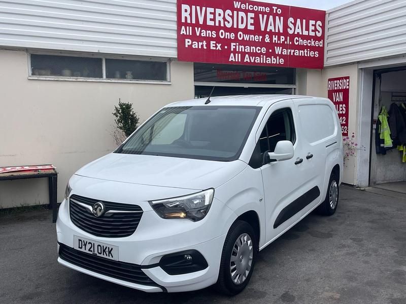 White Used 2021 Vauxhall Combo Sportive MPV | £8,995 (Fair price) - Image 1/4