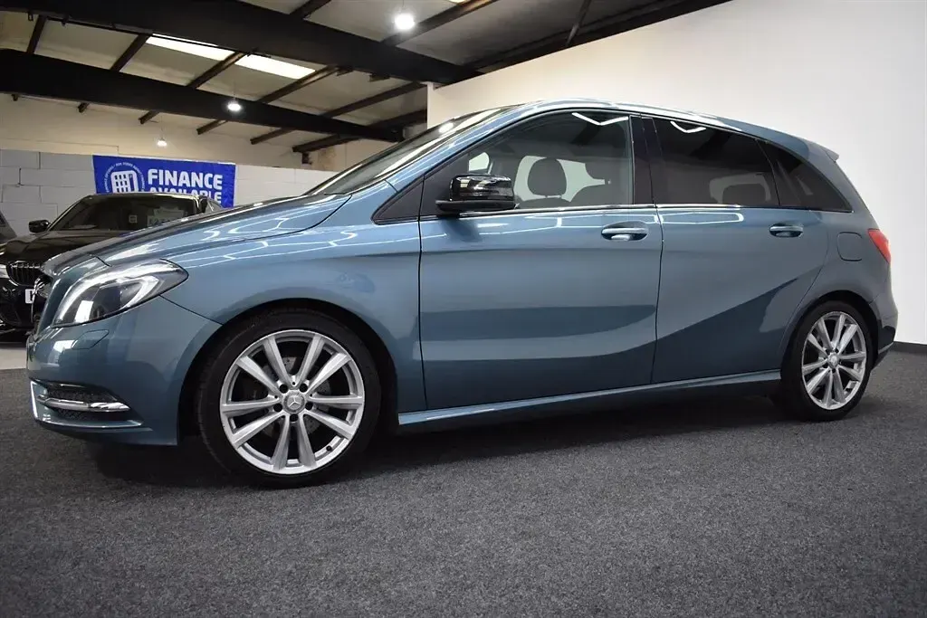 Used Mercedes B180 109 HP (80 kW) 2014 Blue Hatchback