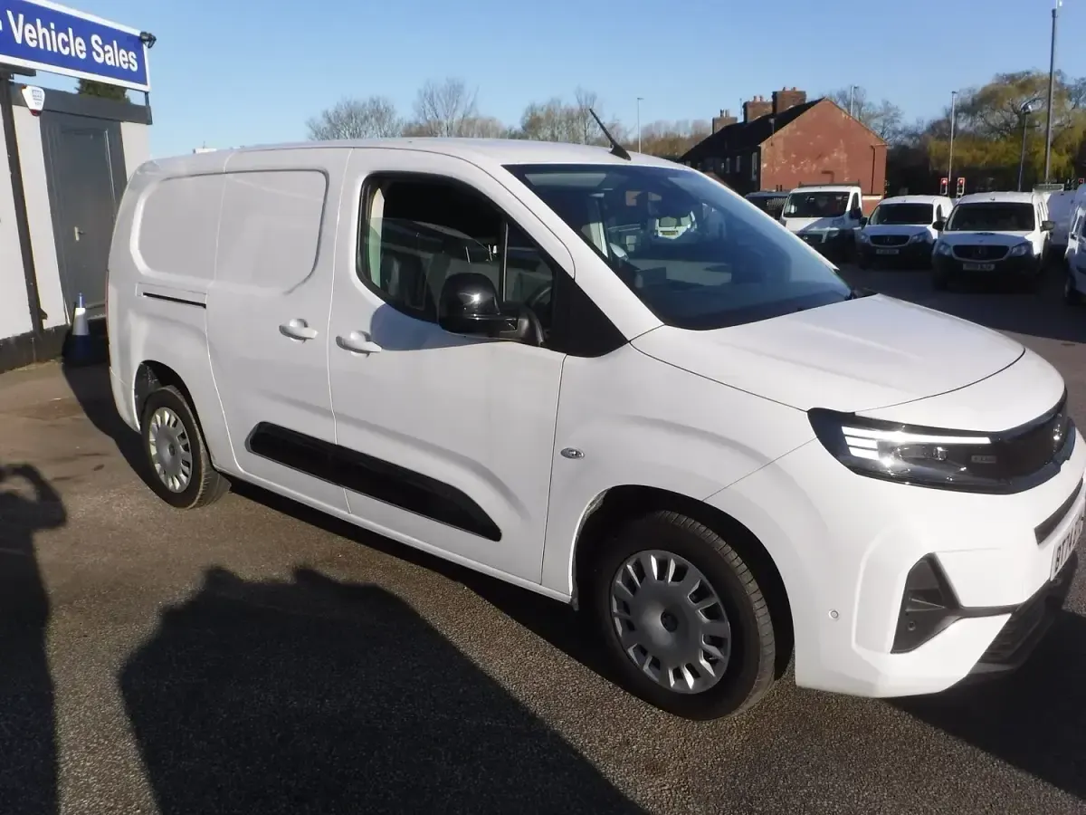 Used Vauxhall Combo 100 HP (73 kW) 2024 White MPV