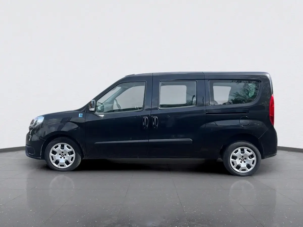 Begagnad Fiat Doblò 2018 Svart Minibuss